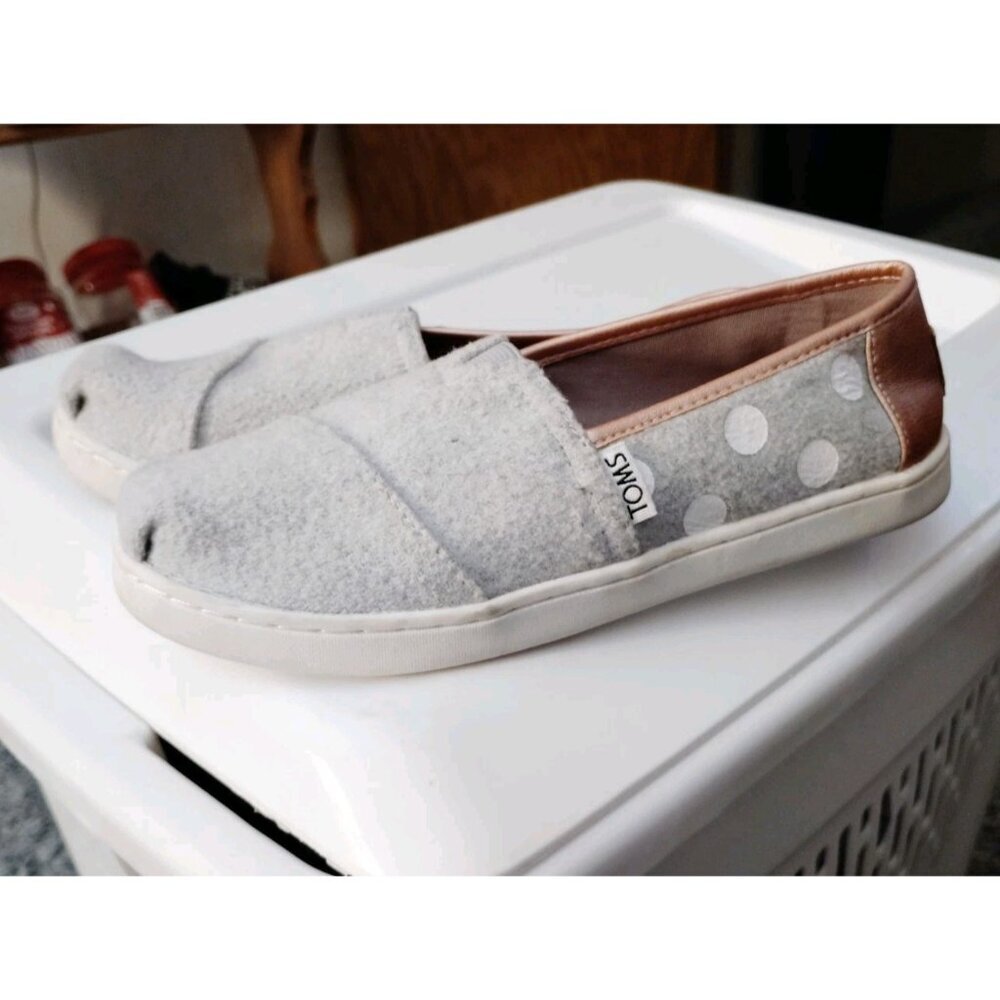 TOMS Size 2.5 Girls Gray White Polka Dot Metallic Rose Slip On Shoes NICE - Picture 8 of 9